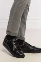 Bőr tornacipő Armani Exchange 	fekete	