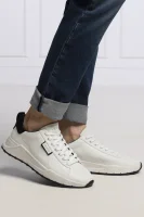 Sneakers tornacipő LUCCA bőr hozzáadásával Guess 	fehér	